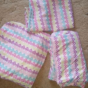 Vibrant Chevron Pattern Bedding Set